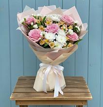 Букет цветов из:  Гвоздики, Орхидеи и Розы #REPLACE_PRED# Нежинском