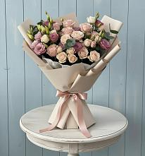 Букет цветов из:  Розы и Лизиантусы в Нежинском