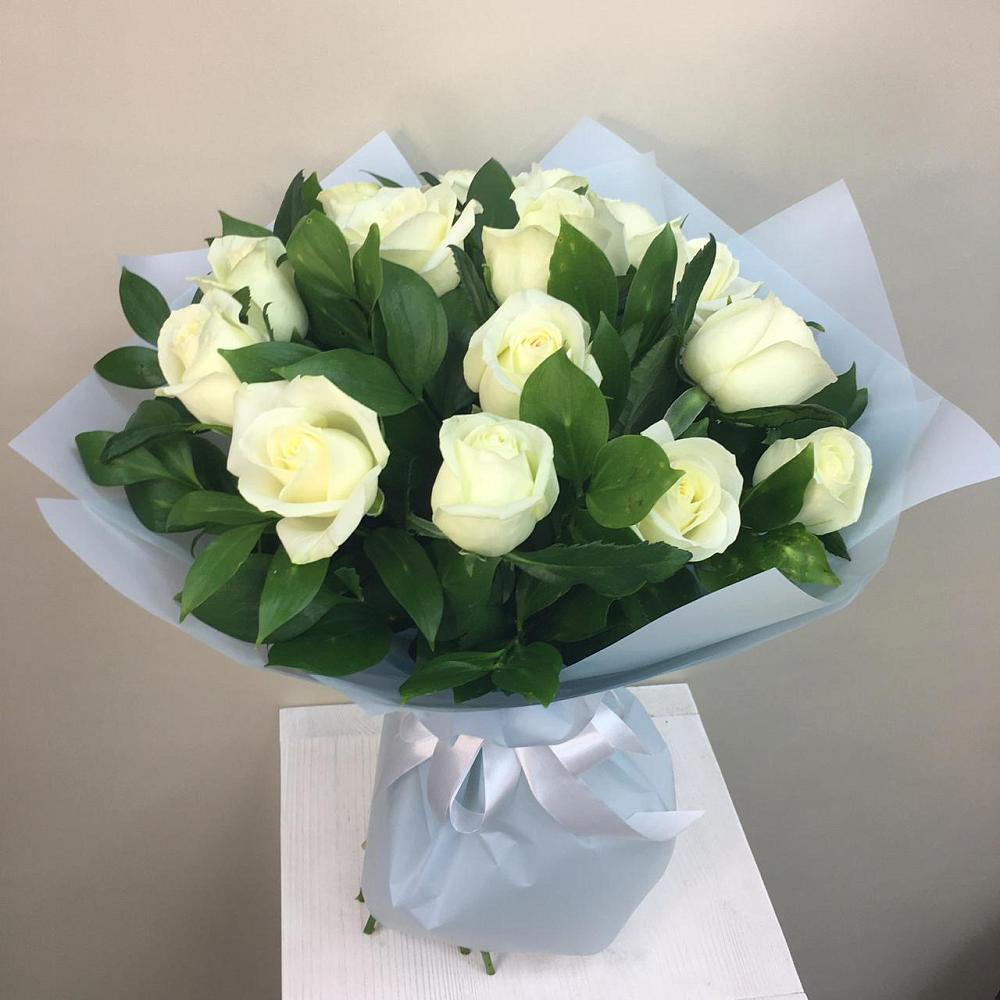 Букет 15 Белых роз Проуд в Нежинском
