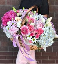 Композиция солнечный день в Нежинском Цветочная композиция из Розы, Хризантемы, Пионы и Лизиантусы в корзине в Нежинском