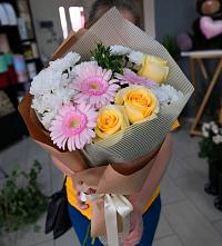 Букет цветов из:  Герберы, Розы и Хризантемы в Нежинском