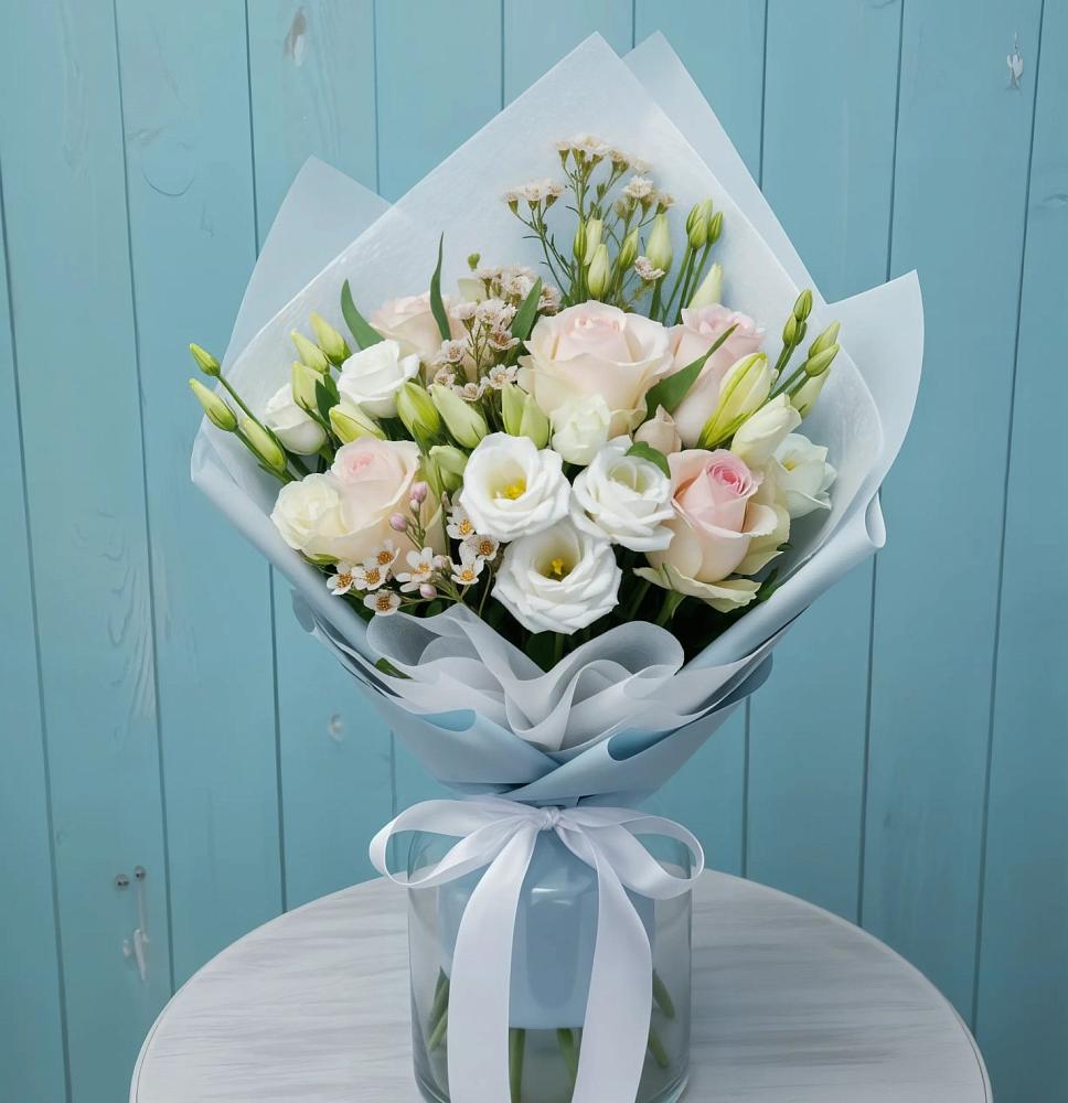 Букет цветов из: Розы и Лизиантусы в Нежинском