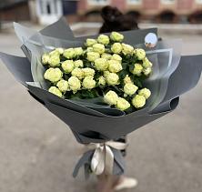 Букет Белые кустовые розы Солинеро в Нежинском