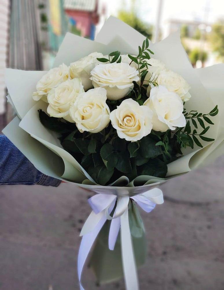 Букет Белые розы Проуд в Нежинском