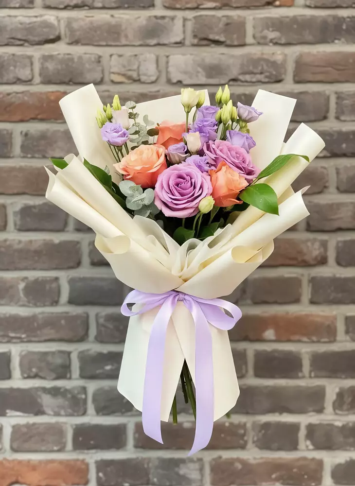 Букет цветов из: Лизиантусы и Розы в Нежинском