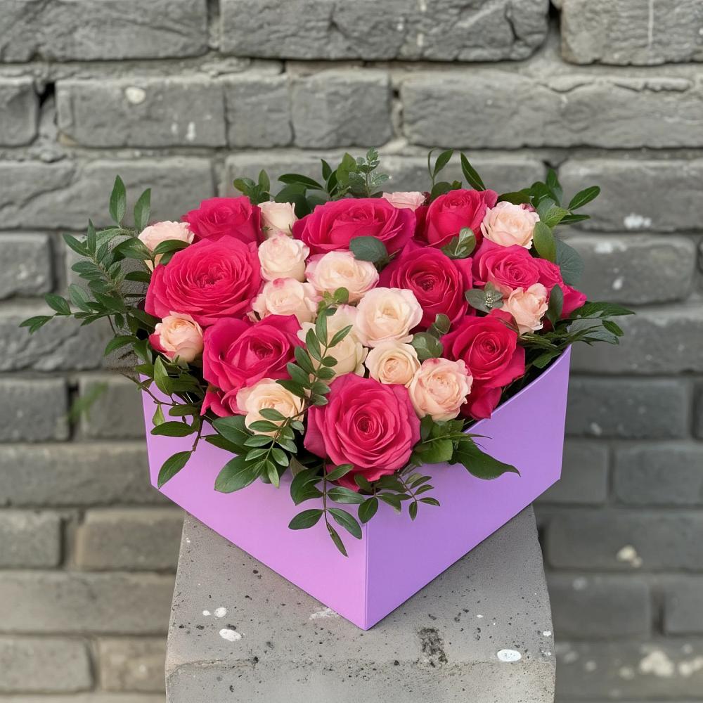 Цветочная композиция из Розы в коробке в Нежинском