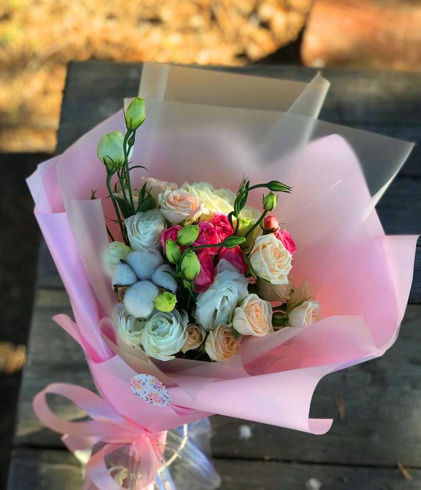 Букет цветов из: Розы и Лизиантусы в Нежинском