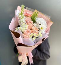Букет цветов из:  Хризантемы и Розы в Нежинском