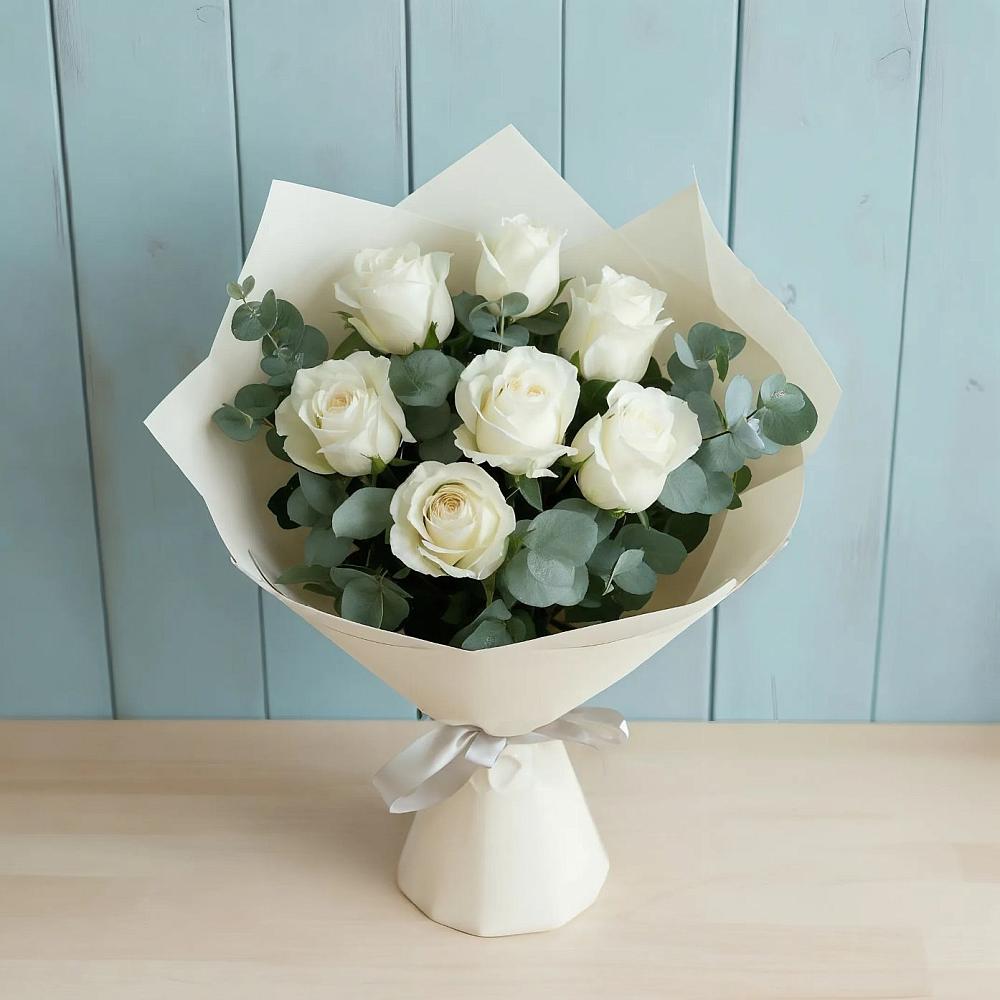 Букет Белые розы в Эвкалипте в Нежинском