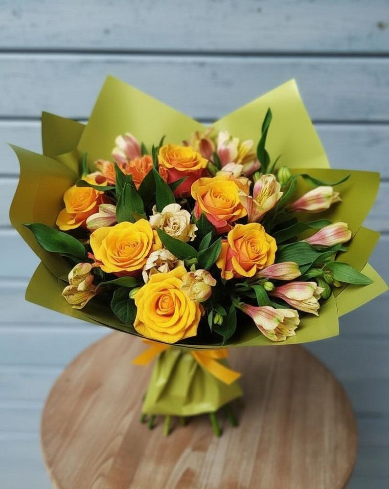 Букет цветов из: Альстромерии и Розы в Нежинском