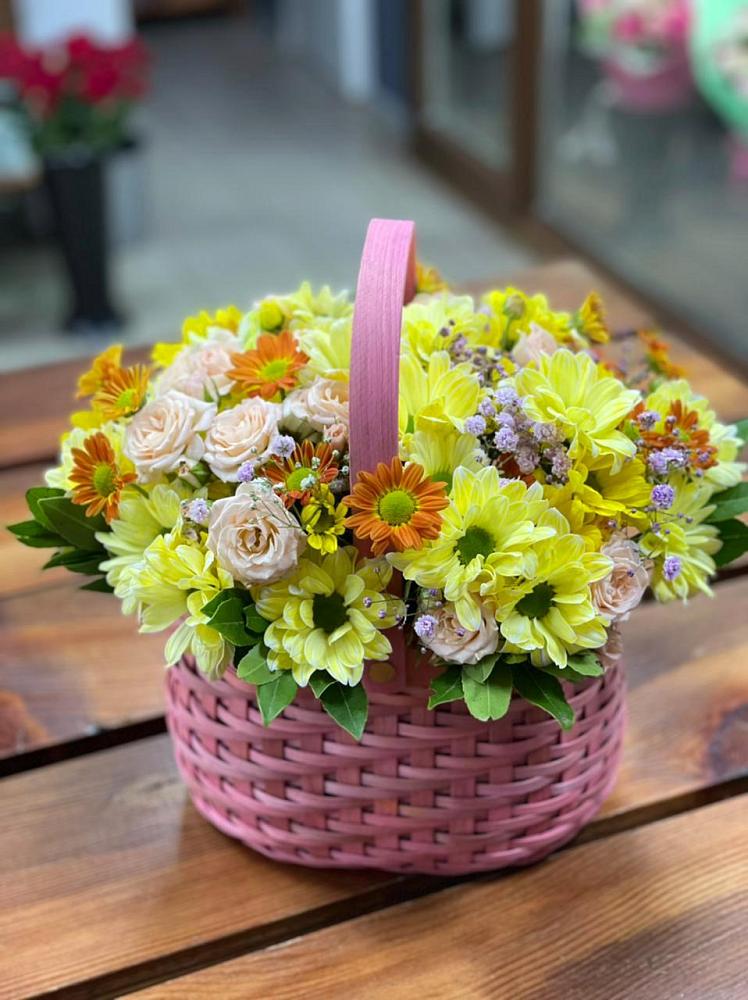 Цветочная композиция из Хризантемы и Розы в корзине в Нежинском