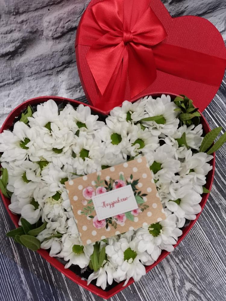 Цветочная композиция из Хризантемы в виде сердца в Нежинском