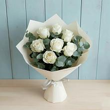 Букет Белые розы в Эвкалипте в Нежинском