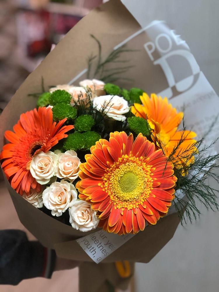 Букет цветов из: Герберы, Хризантемы и Розы в Нежинском