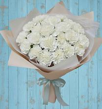 Букет цветов из:  Гвоздики в Нежинском