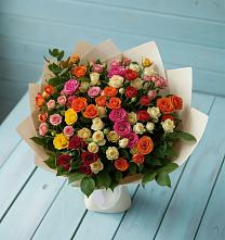 Букет Микс из разноцветных кустовых роз в Нежинском