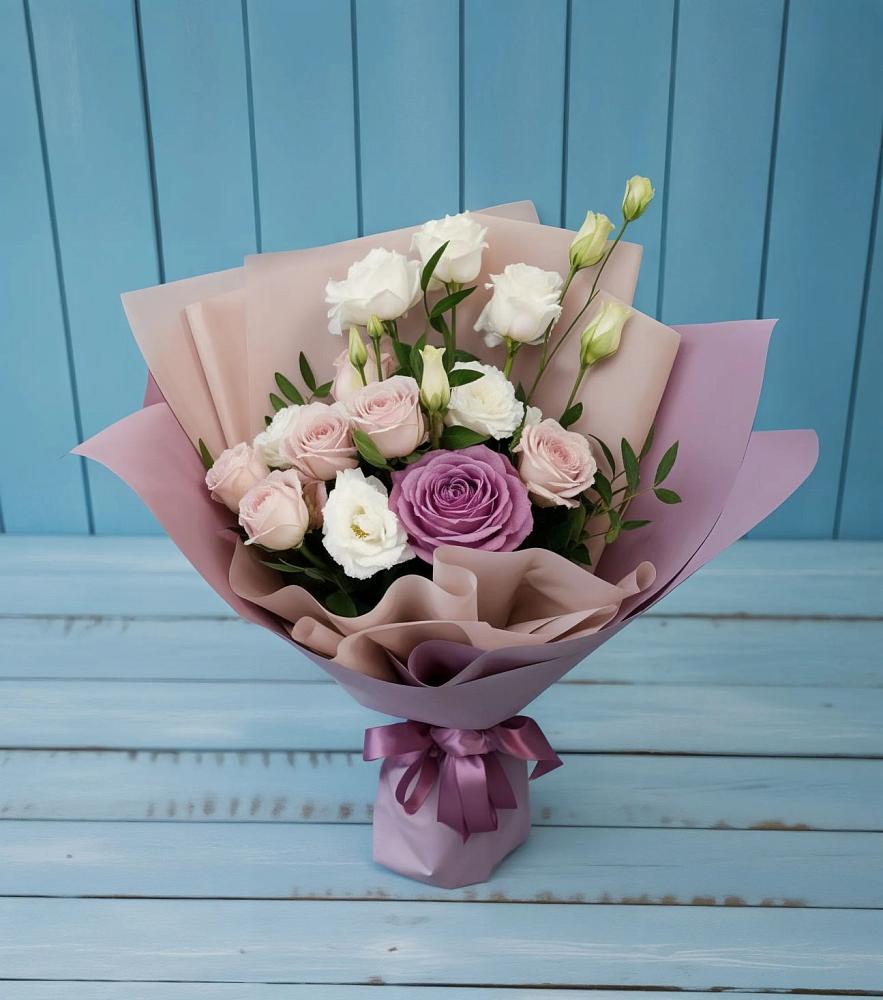 Букет цветов из: Розы и Лизиантусы в Нежинском